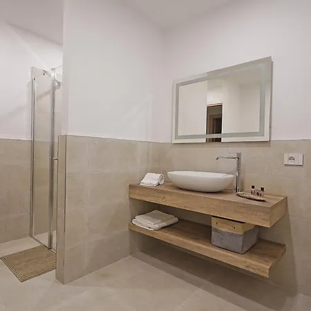Hegemone Apartment *